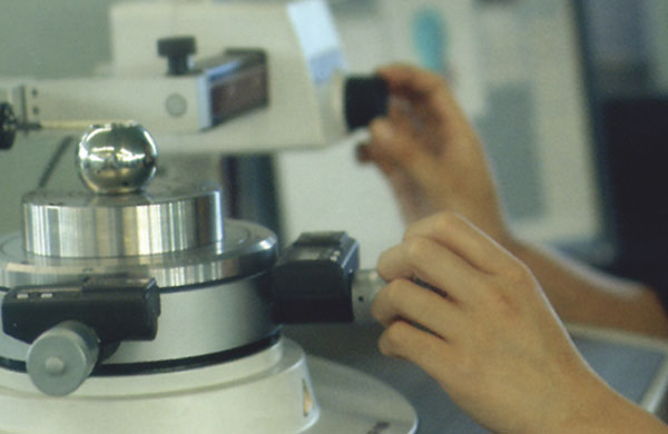 What are the technical requirements for valve assembly