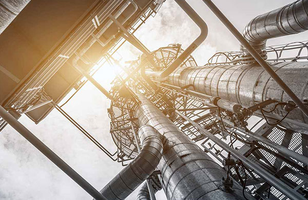 What is the difference between the nominal pressure of national standard valve and the pressure of American standard valve?